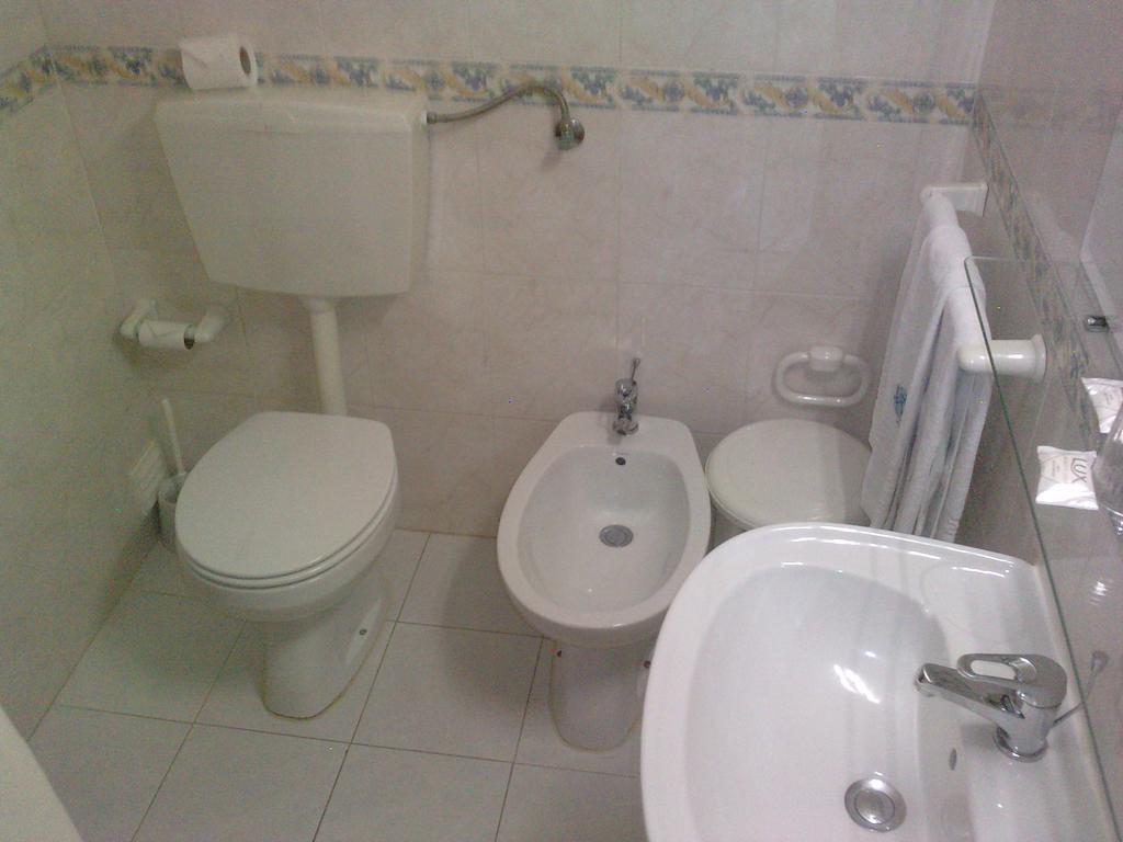 Residencial Nosso Paraiso Bed & Breakfast Quarteira Rom bilde