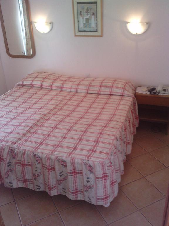 Residencial Nosso Paraiso Bed & Breakfast Quarteira Rom bilde