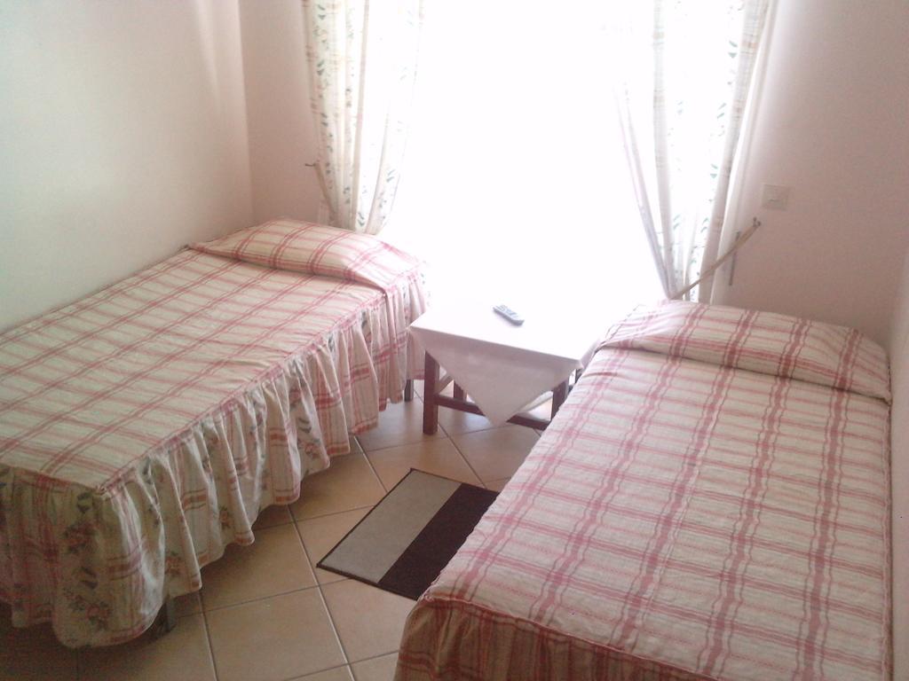 Residencial Nosso Paraiso Bed & Breakfast Quarteira Rom bilde