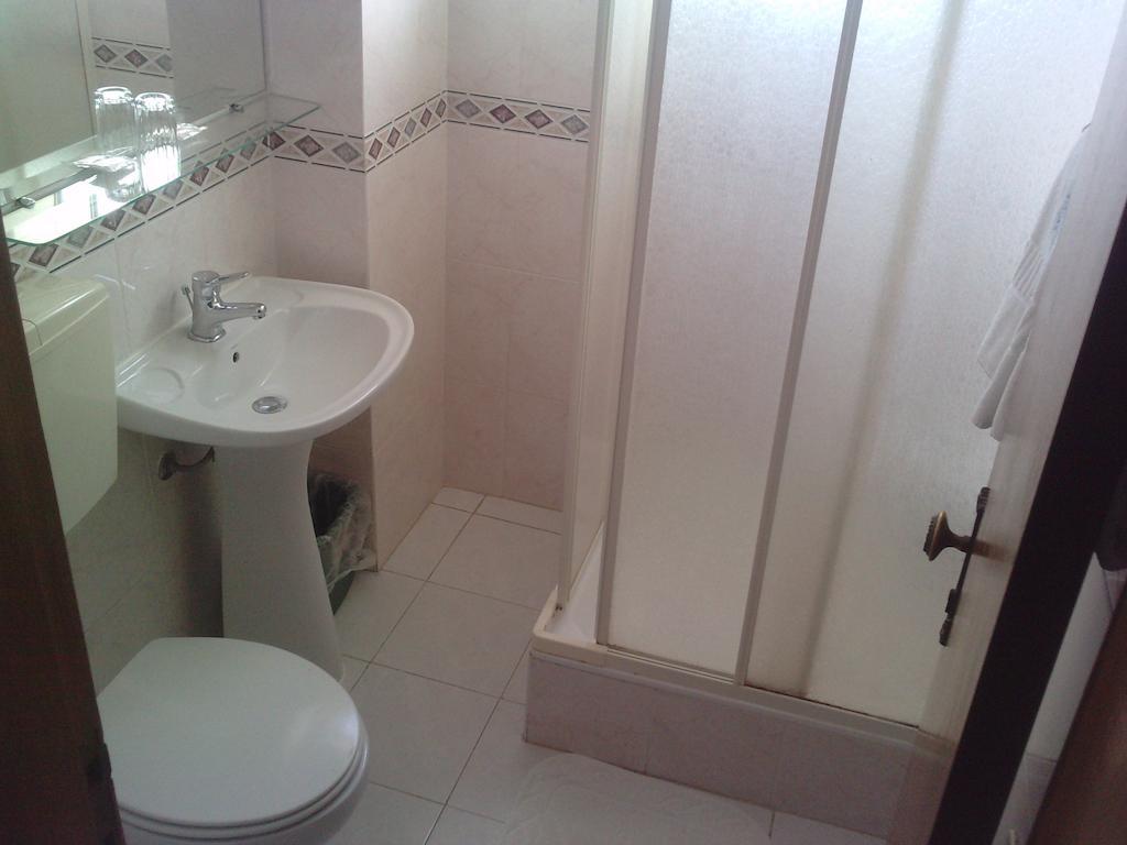 Residencial Nosso Paraiso Bed & Breakfast Quarteira Rom bilde