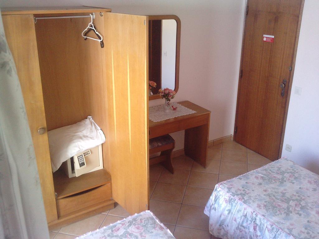 Residencial Nosso Paraiso Bed & Breakfast Quarteira Rom bilde