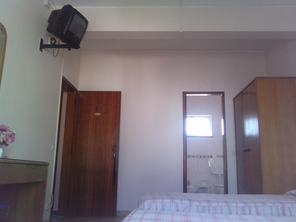 Residencial Nosso Paraiso Bed & Breakfast Quarteira Rom bilde