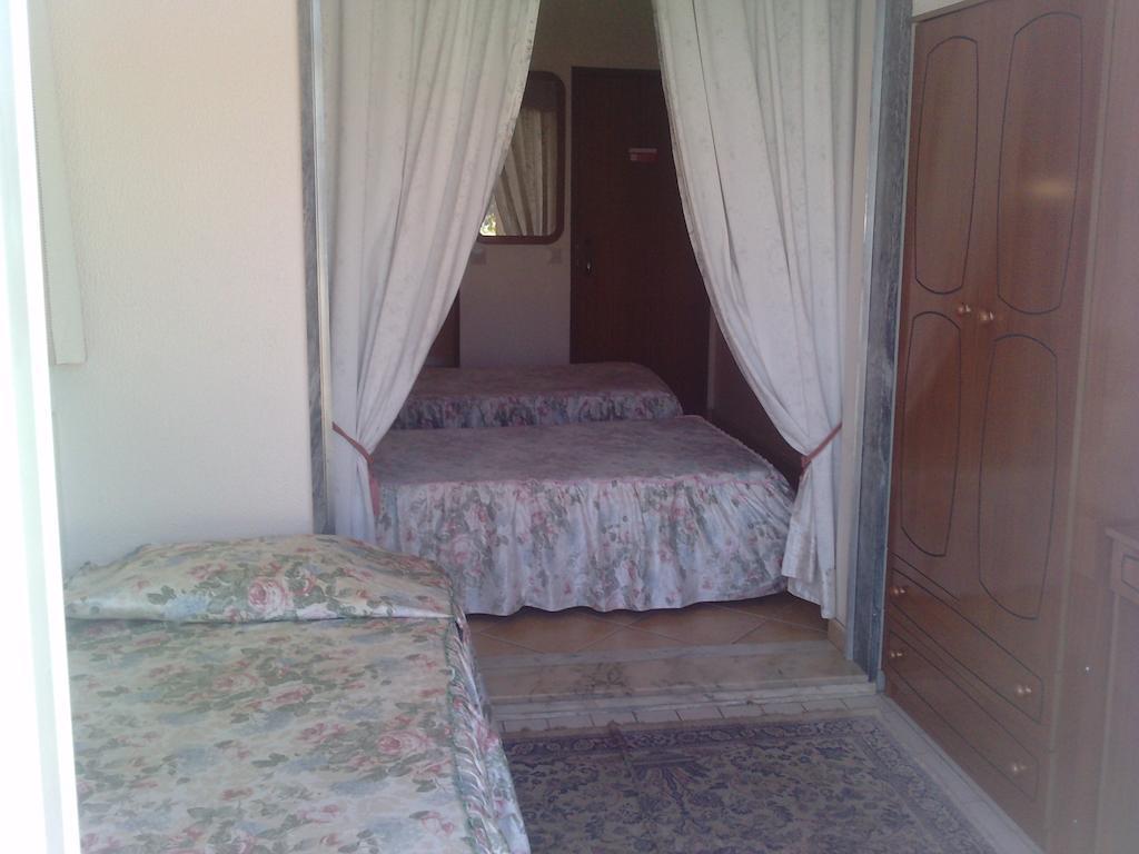 Residencial Nosso Paraiso Bed & Breakfast Quarteira Rom bilde