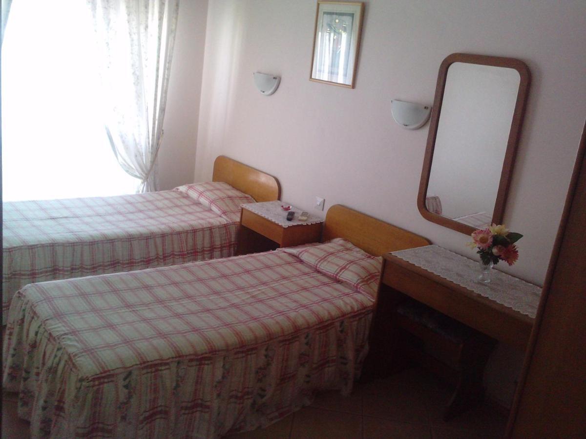 Residencial Nosso Paraiso Bed & Breakfast Quarteira Rom bilde